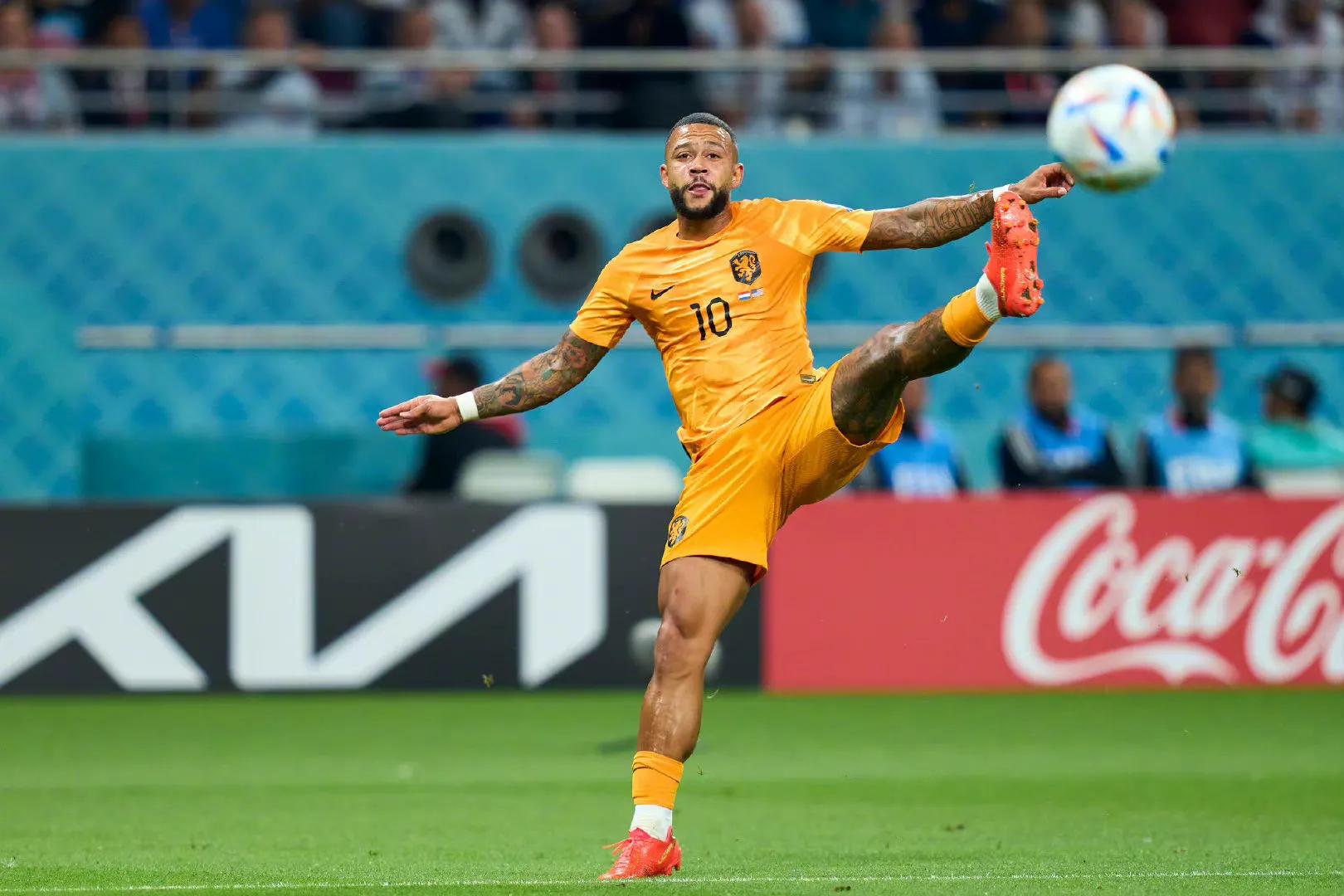 邓弗里斯2传1射，荷兰3-1美国晋级8强，郁金香丑陋足球得实惠