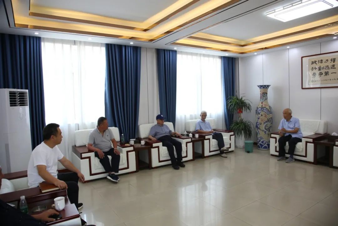 谢先莹、马士龙：大学门口为什么大都放块巨石