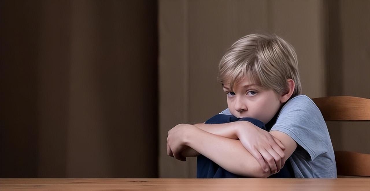 儿媳眨眼逼我说退休金只有3000，亲家跟我不一样