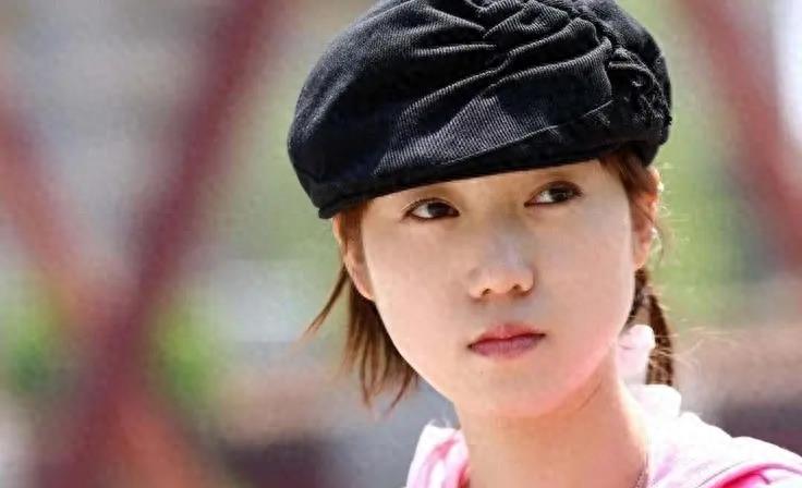 “最红嫩模”*筱雨张**：22岁时拍写真火爆全网，如今将近40岁仍单身