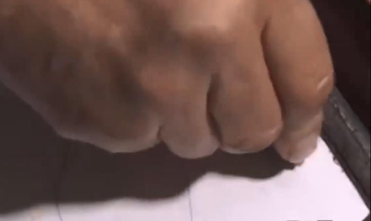 老汉花1200万买羊脂白玉,农村小伙摆地摊2天赚了一万块