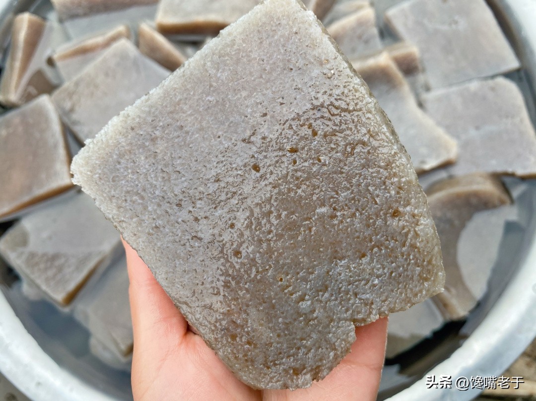 魔芋丝到底是什么东西,黑魔芋块和魔芋丝有什么区别