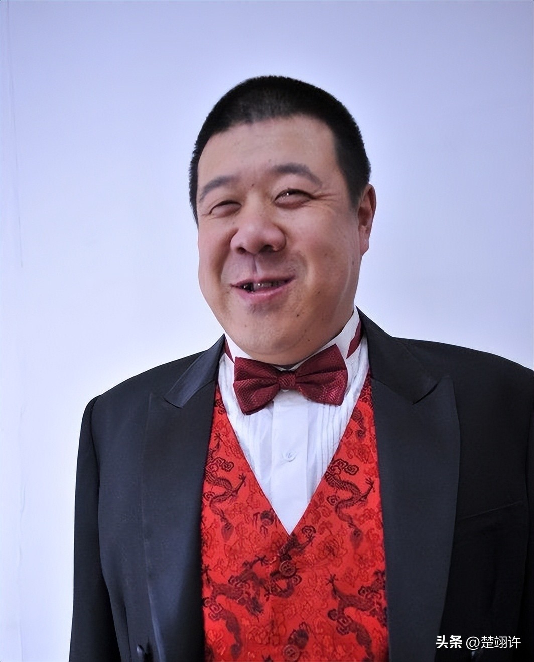 秦卫东瘦到脱相,知名老戏骨秦卫东近照瘦脱相