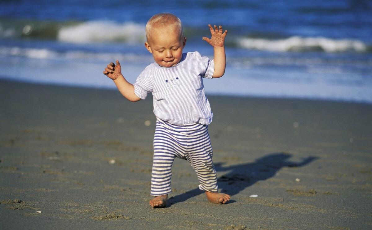 这几种鞋子别再给孩子穿了,小孩防脚臭鞋子