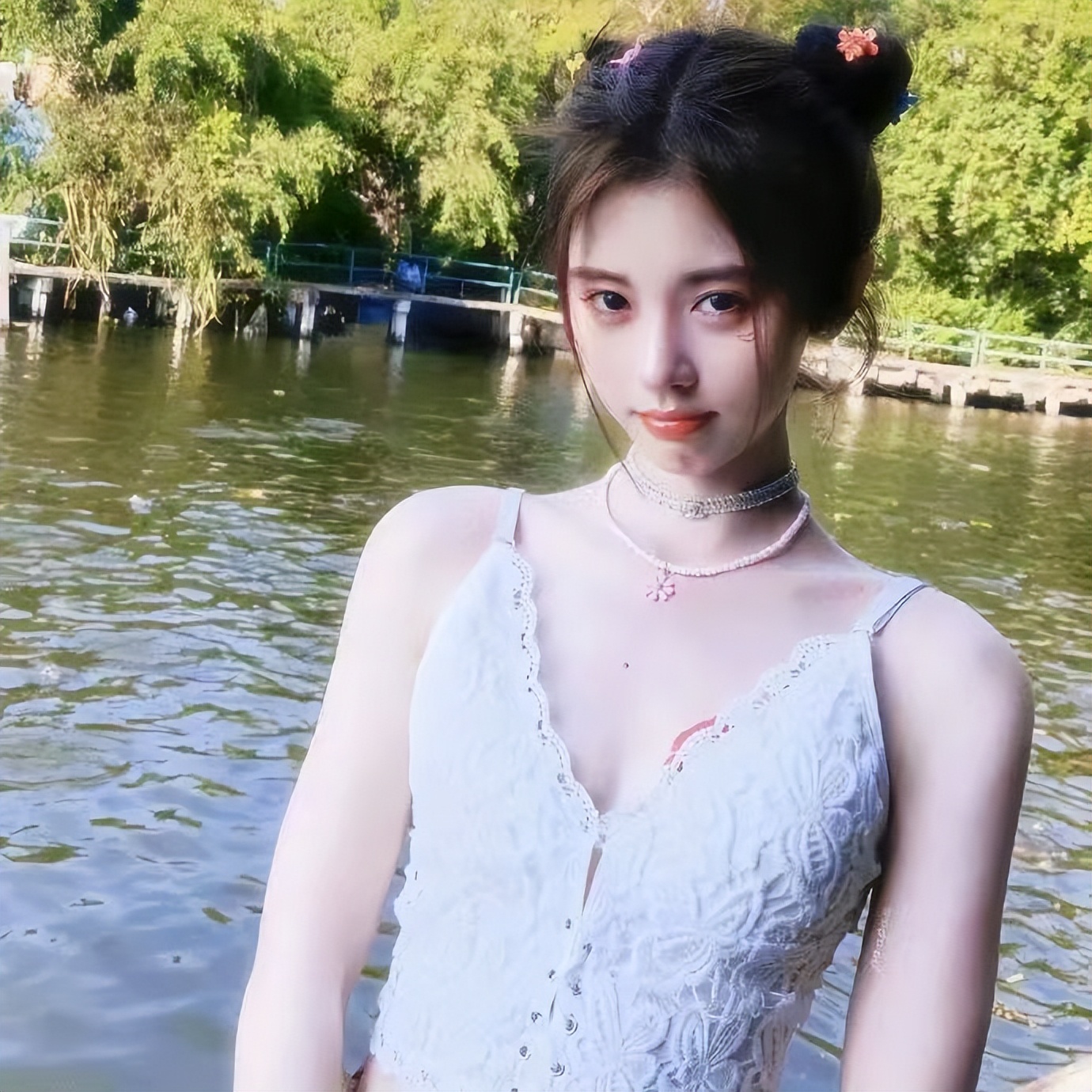 鞠婧祎4岁到28岁的变化,鞠婧祎是一个成熟稳重的人