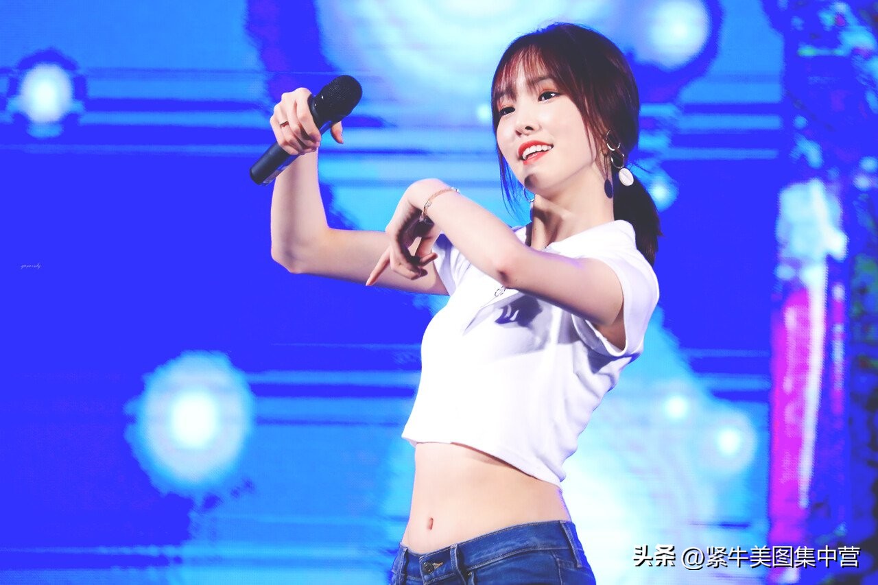 崔裕娜,Yuju紧身牛仔裤美图