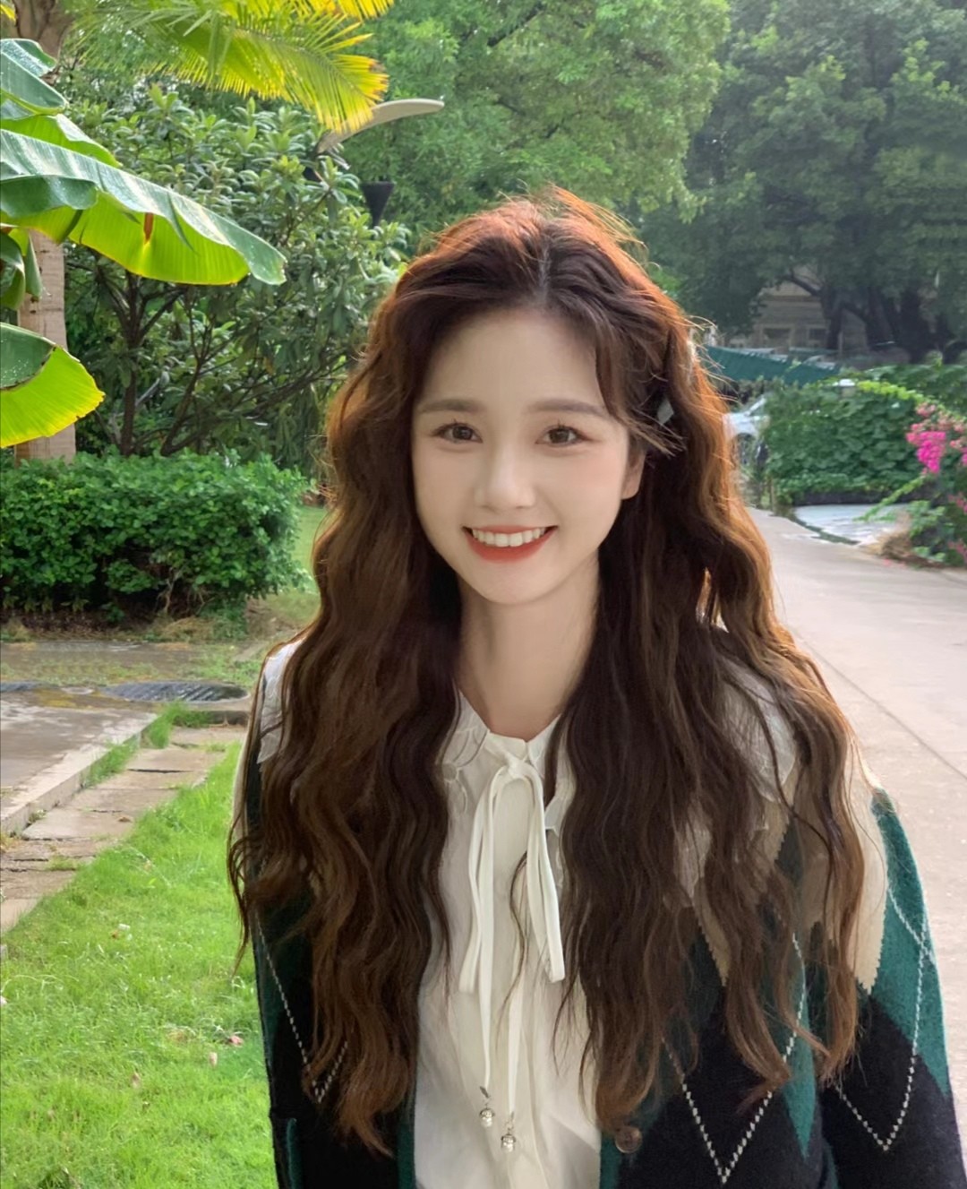 蛋卷发尽显复古质感,厌倦了卷发拉直发