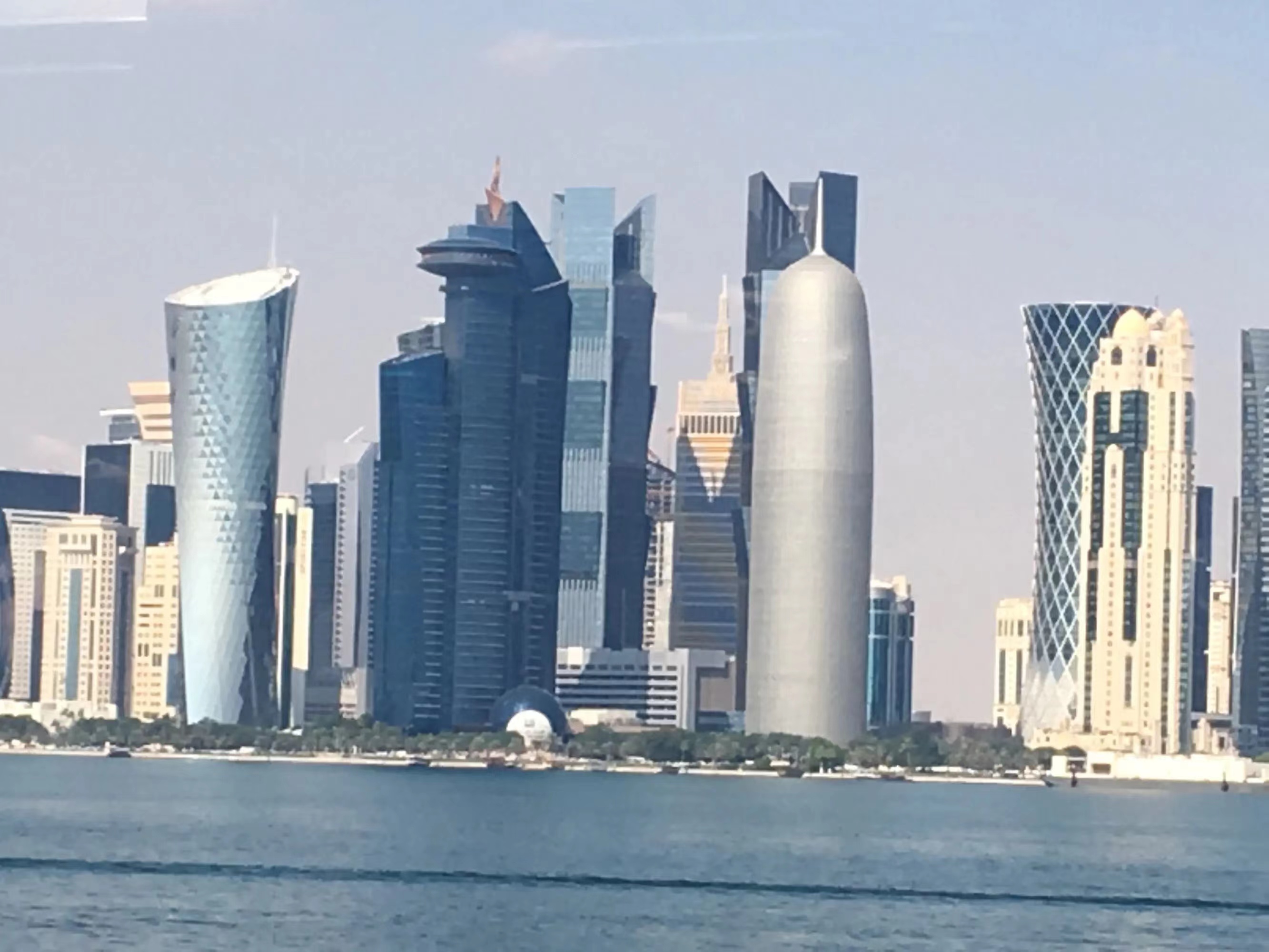 卡塔尔举办这届世界杯花了多少钱,卡塔尔举办世界杯可以赚多少钱