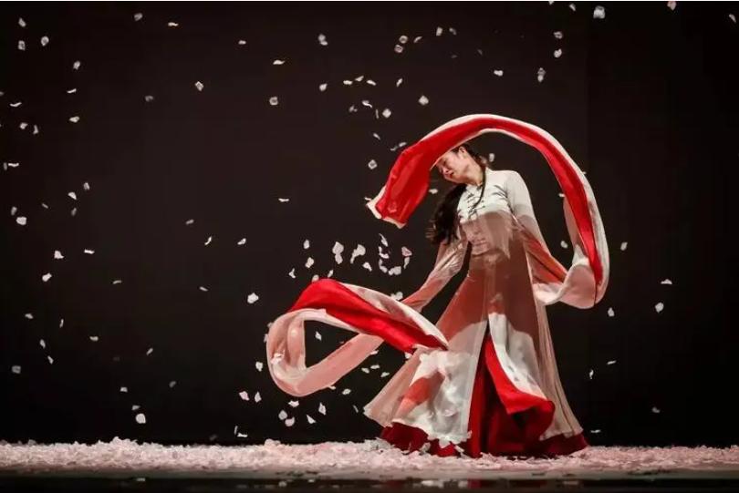 舞剧李白舞台灯光与舞美分析,舞台灯光运用比较好的舞剧