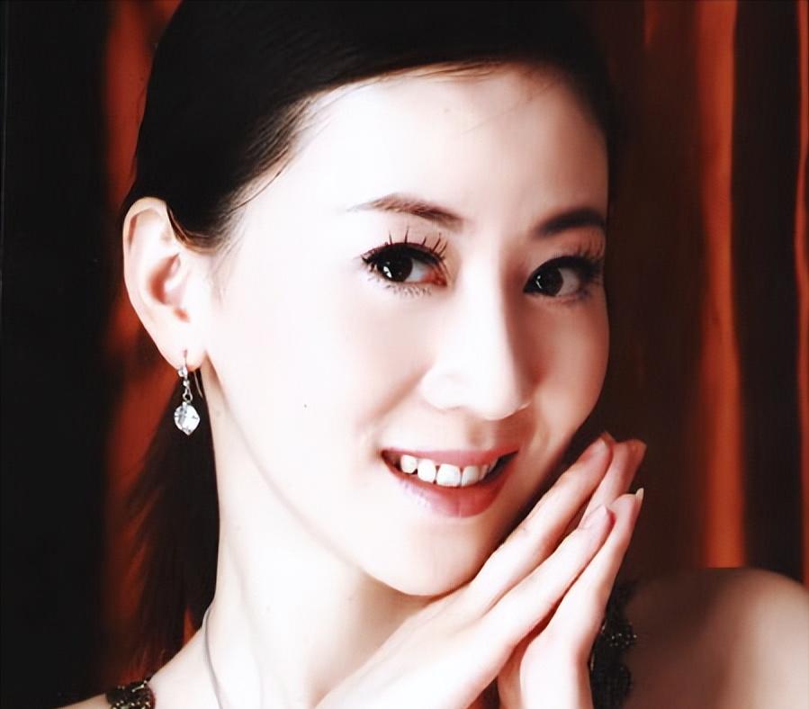 19年后再看汤加丽,为艺术献身成史上第一位人体模特,她做错了