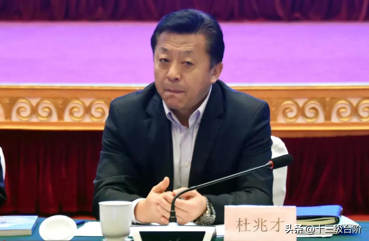 这就是我们的国足，一群表里不一的民族败类，必须穷追猛打