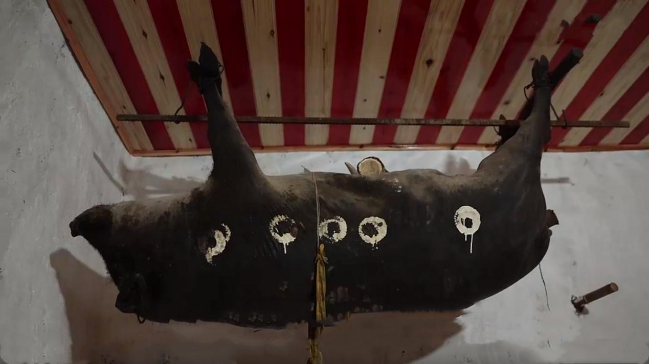 四川亚卓30多年的臭猪肉算美食吗？当地拿来入药熬汤，味道如何？