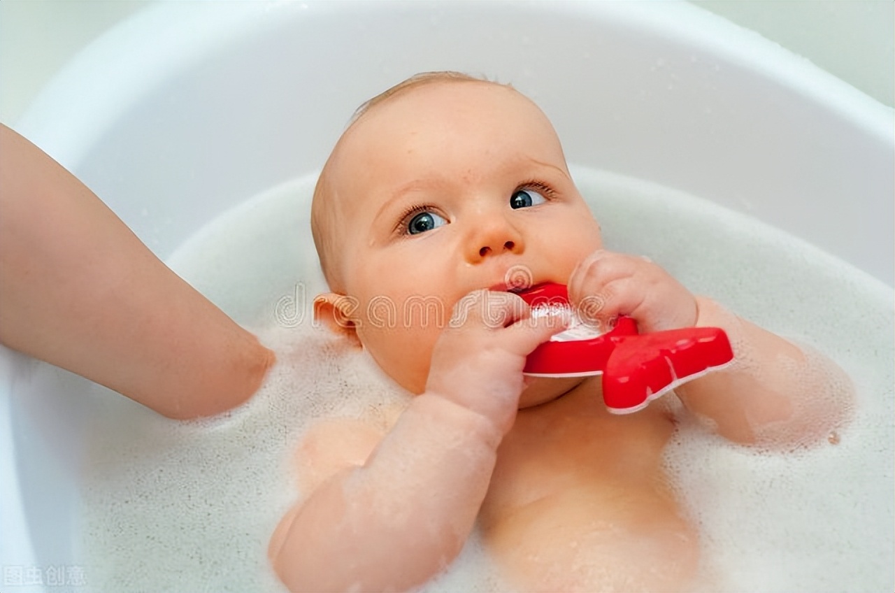 1岁宝宝发烧3天反复发烧正常吗,发烧退烧后出疹子怎么回事