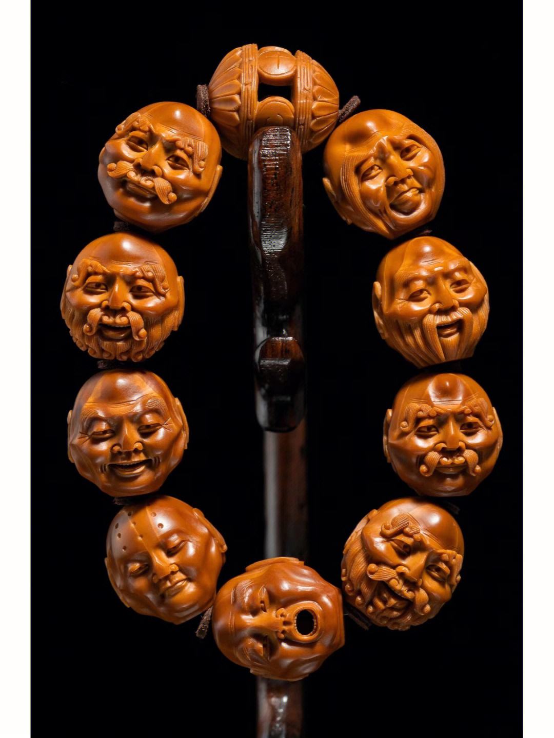 橄榄核雕方寸之间,舟山核雕方寸之间