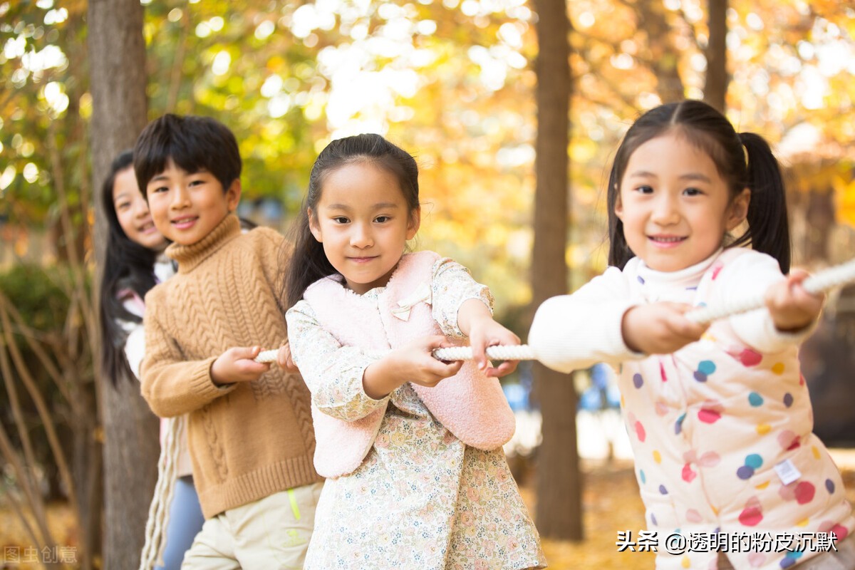 现在的小孩都成精了玩手机,现在的小孩都成精了这么聪明的吗