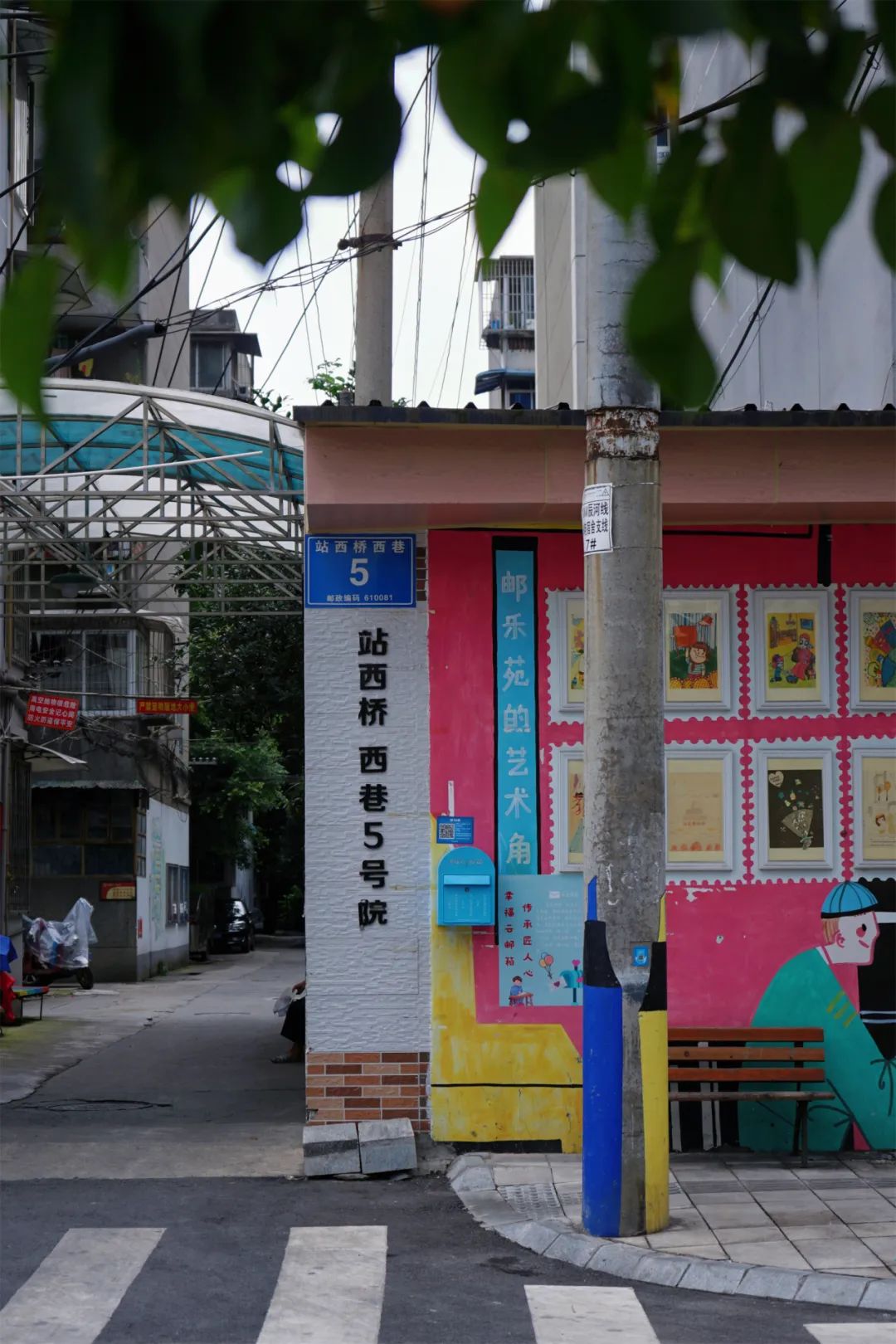 穿越五块石的百米窄巷，打开铁半城的光