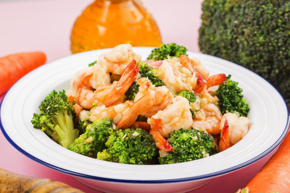 西兰花配什么炒了好吃好看,西兰花和什么一起炒好吃又简单