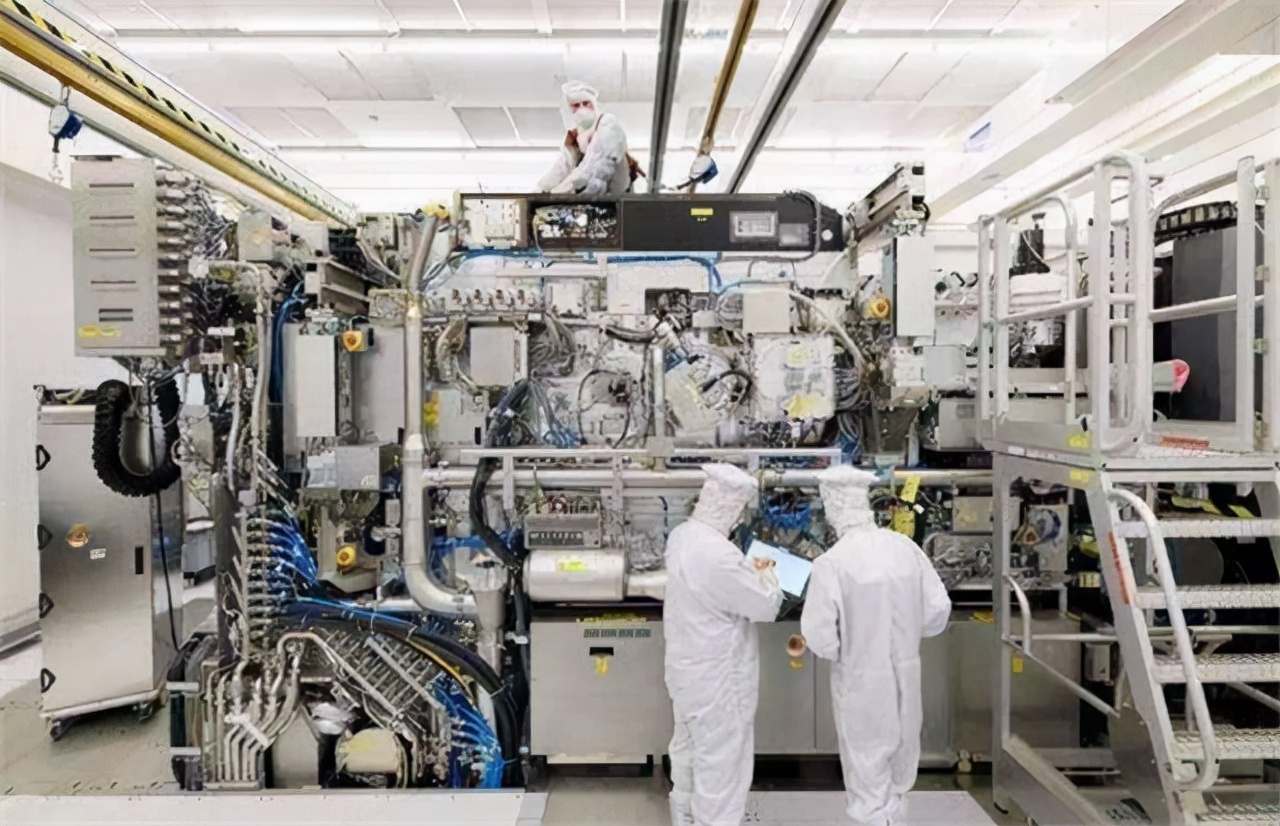 轮到美国被卡脖子？乌特有气体恐断供，将中气商纳入半导体供应链