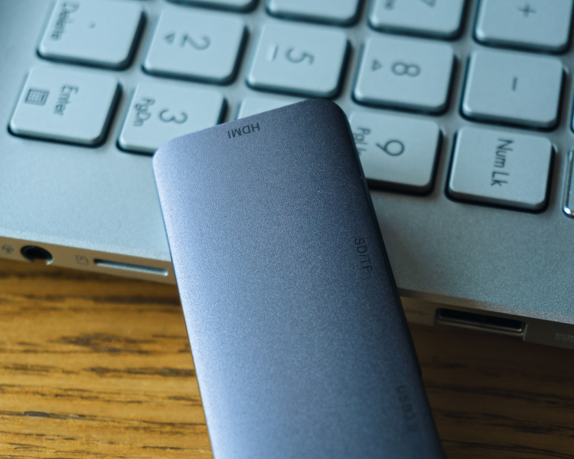 小屏随时变大屏，六大接口超实用，朗科*合六**一扩展坞评测