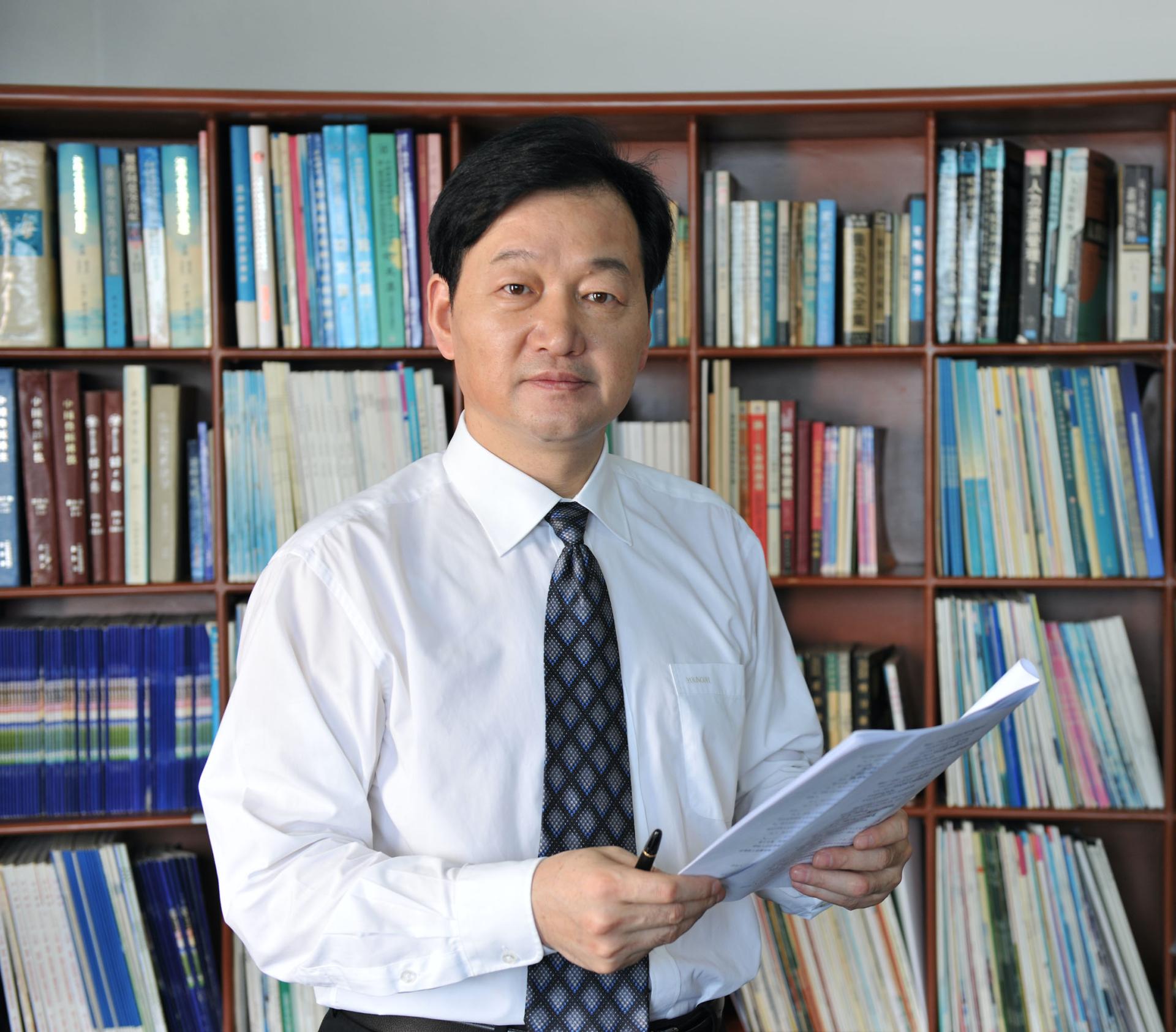 农村穷小子，借钱养猪，把3.1万变成1700亿，成河南首富，凭啥？