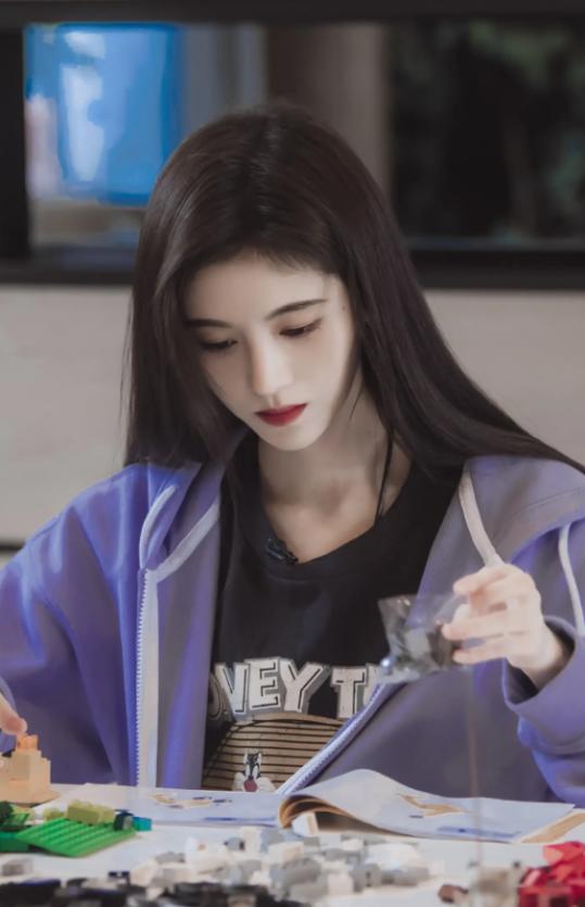 因整容毁掉前途的女星,整容改命的五位明星