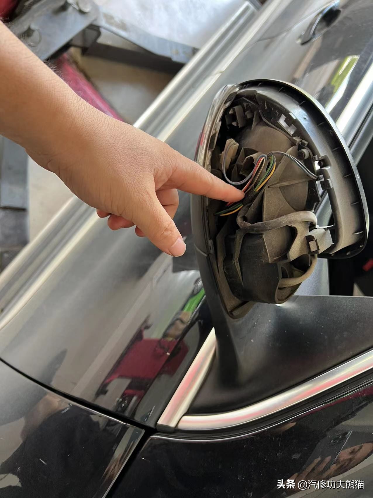 严谨的德国工人钣金修复,严谨的德国师傅修复事故车