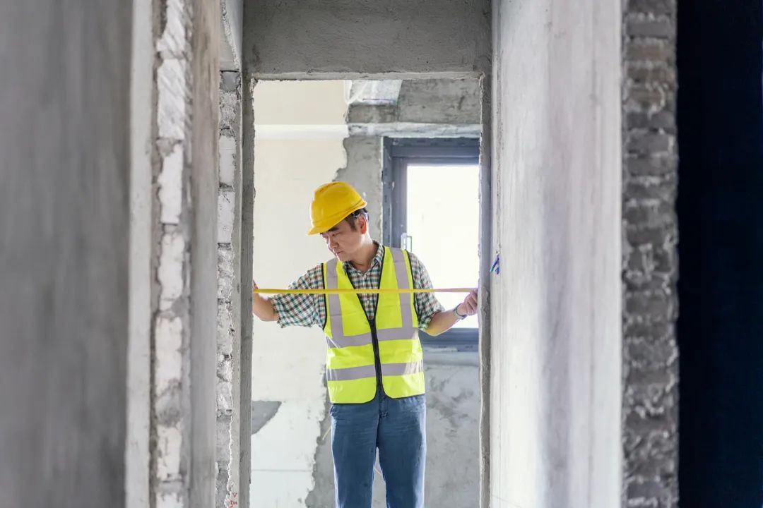 敲承重墙导致房子裂开怎么处理,承重墙被破坏了房子会塌吗