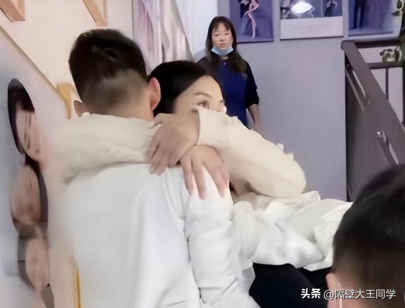 34岁瘫痪女离异后再嫁闺蜜之子,网友一边倒祝福:绝配!祝福!