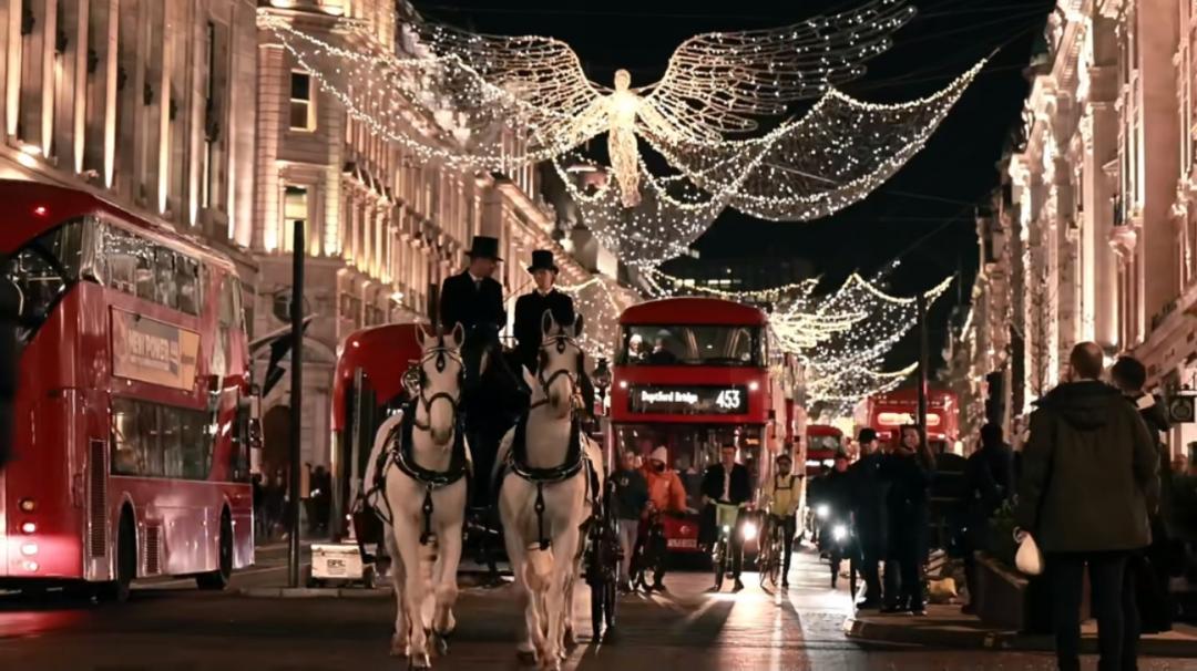 奢侈品秀场设计经典,奢侈品门店圣诞装扮