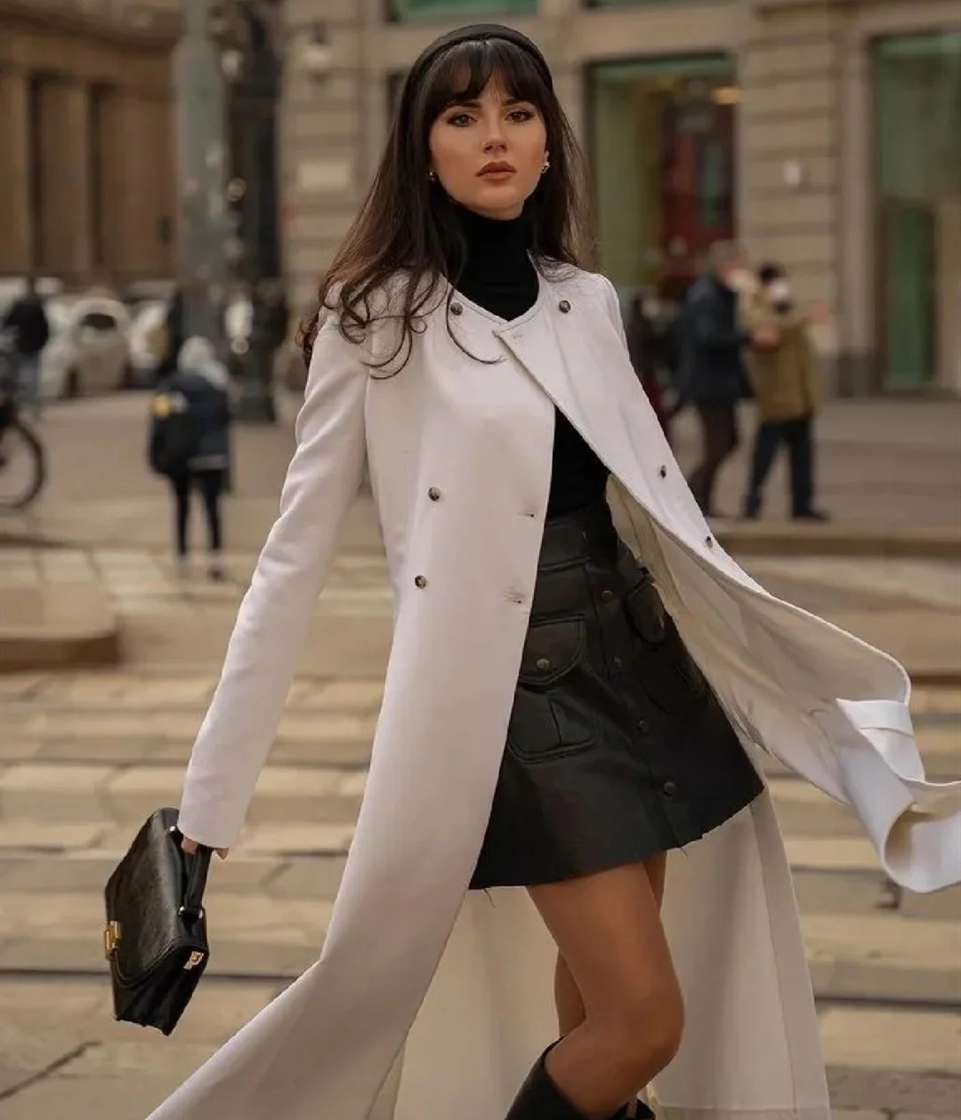 连衣裙与风衣春天最美搭配,春天黑色长款风衣怎么搭配连衣裙