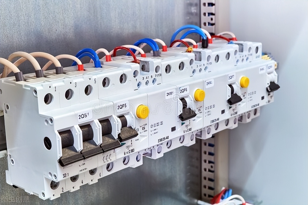 家庭电路开关跳闸原因,家中总开关跳闸的原因和解决方法