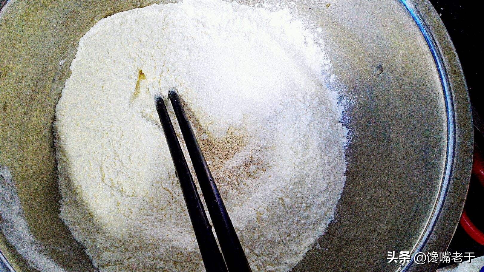 酵母发面有酸味怎么补救,发面时发酵粉放多了怎么办