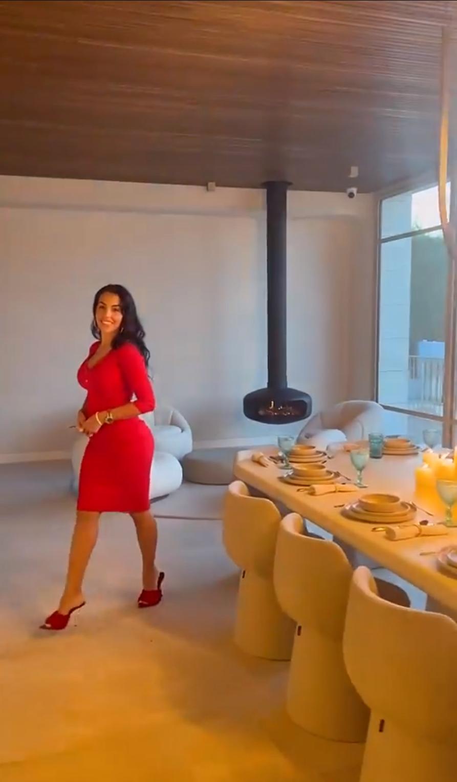 乔治娜圣诞礼物送c罗劳斯莱斯,c罗送乔治娜劳斯莱斯