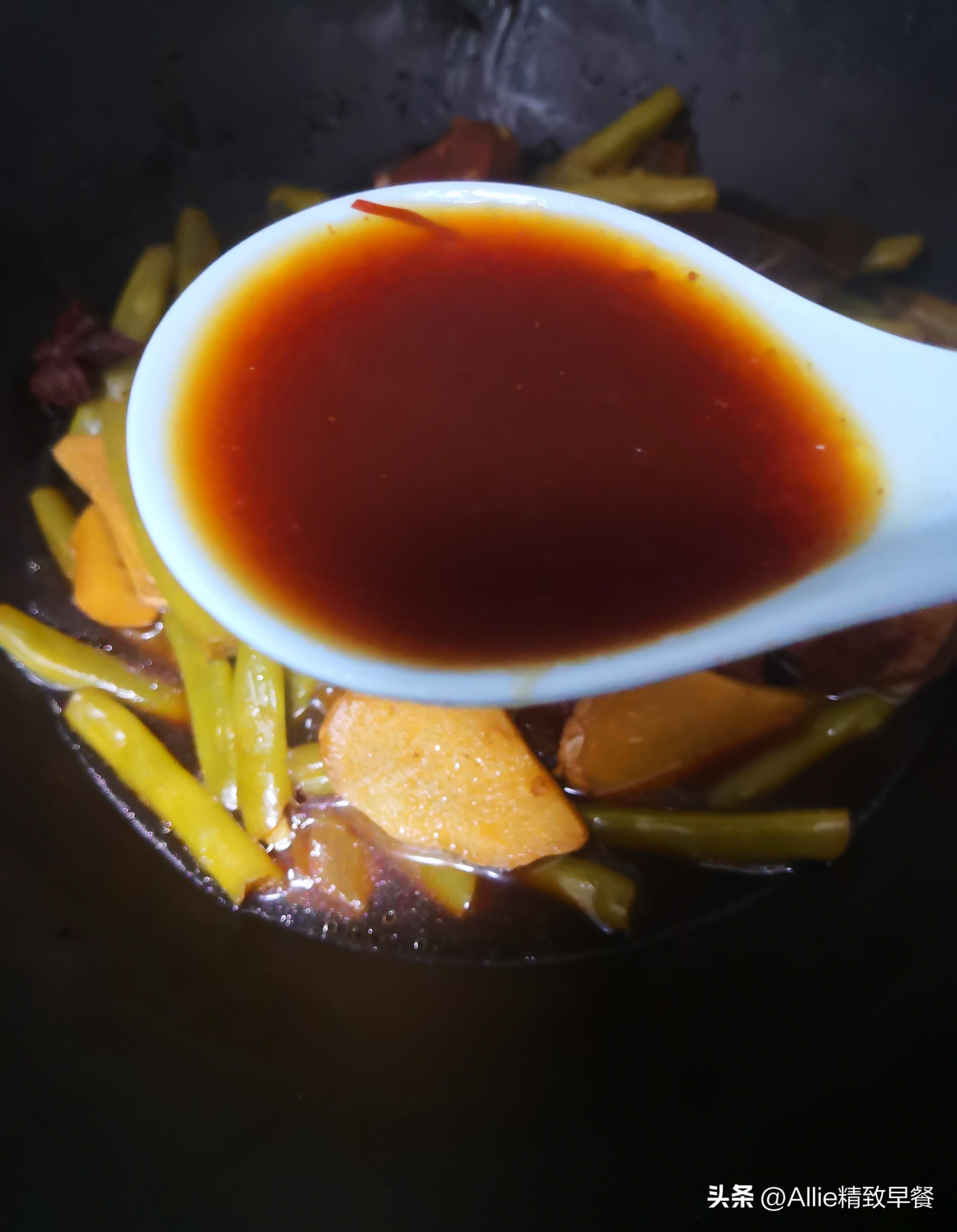 生面条做焖面怎么老是粘锅,焖面怎么做才能软烂不粘锅