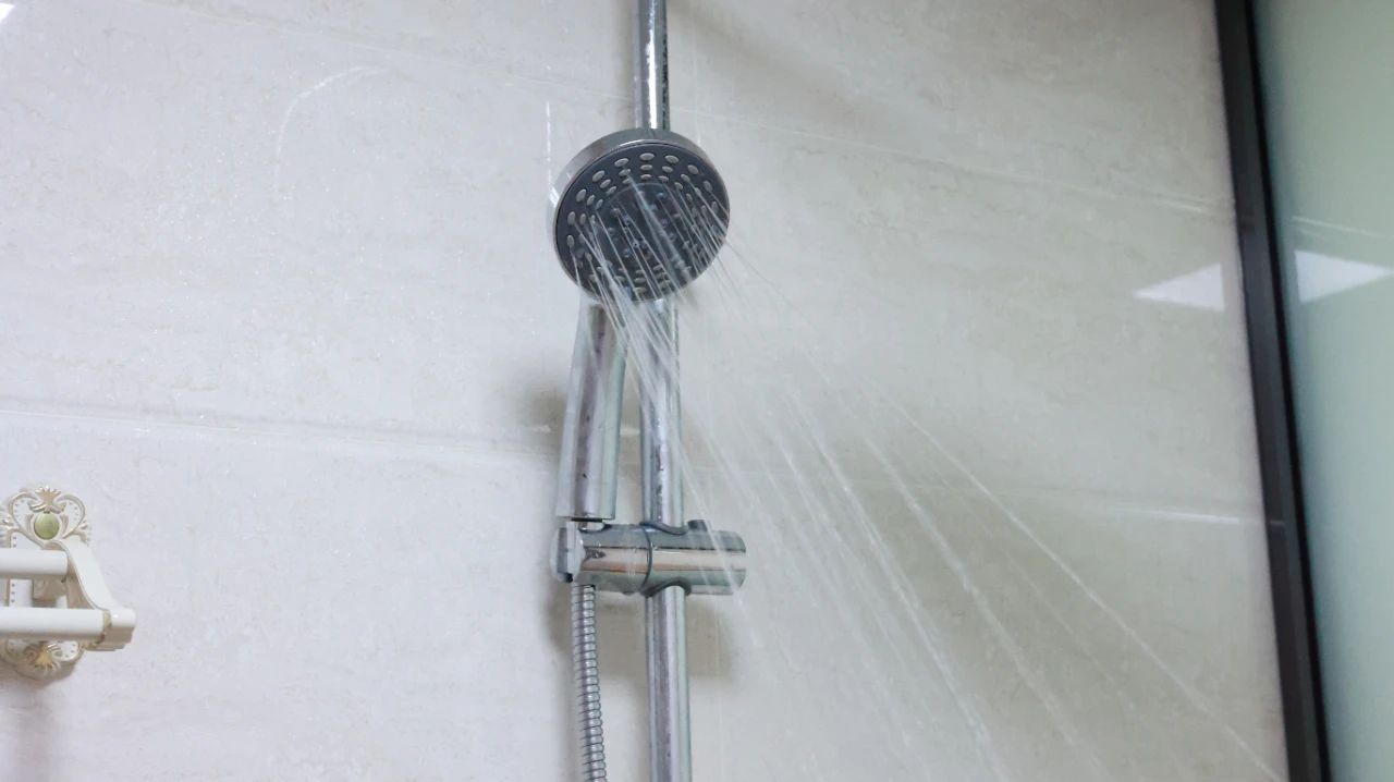 女性洗澡能不能用一些东西,女性洗澡能洗尿道吗