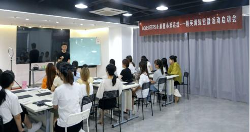 狐狸小妖2022美妆博览会,狐狸小妖化妆品集合店合作模式