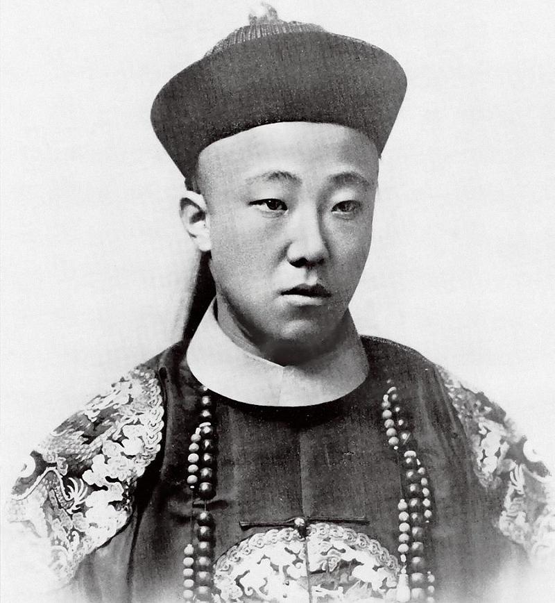 中国最后一个太监咬舌自尽,中国最后一位太监的传奇人生