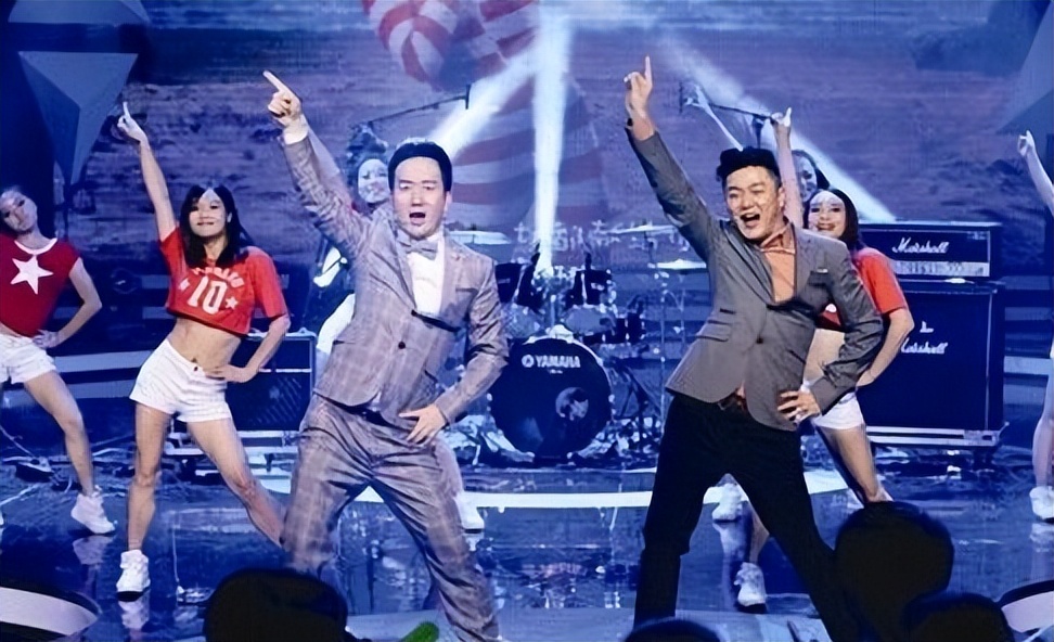 牌牌琦现状在哪,牌牌琦站在库里南上的照片