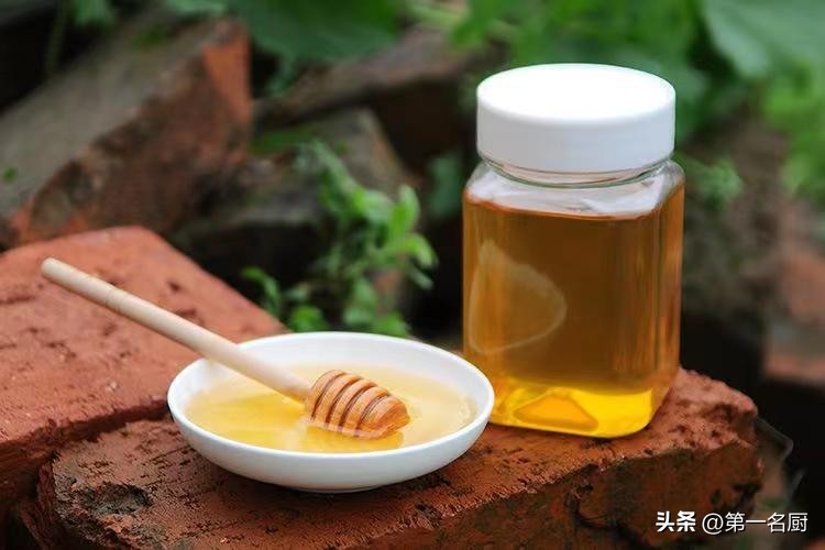养蜂人教你6个方法识别真假蜂蜜,三代养蜂人教你如何辨别蜂蜜真假