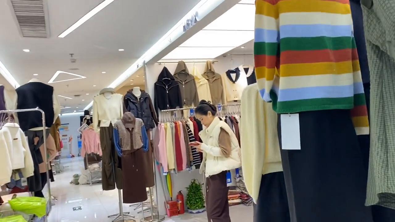广州批发市场潮流款衣服,广东服装批发市场秋装