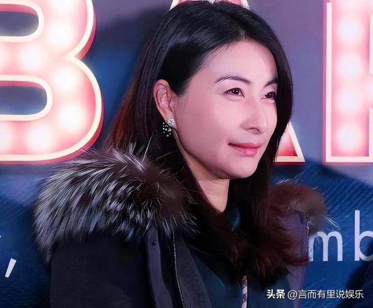 郭晶晶直播带货哄抬物价，几块钱儿童袜卖到399，这是镶金子了吗