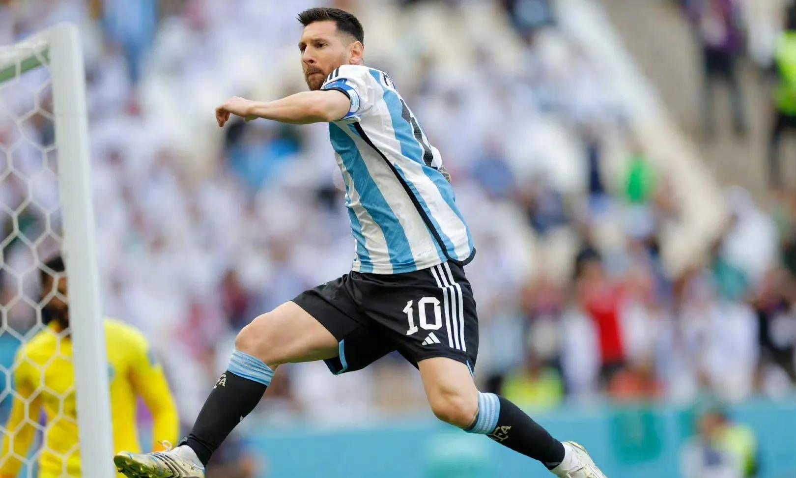 爆冷阿根廷1-2遭沙特逆转,沙特2比1阿根廷梅西点球破门