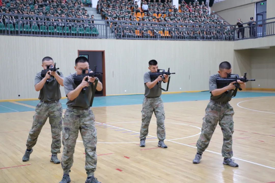 盐城市初级中学2023年“铁军国防训练营”闭营仪式隆重举行