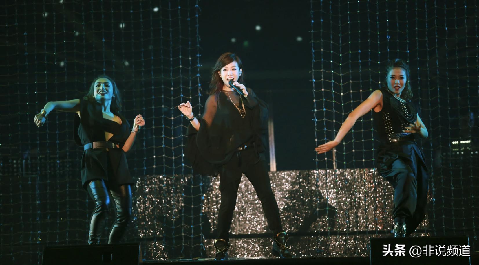 林忆莲现场版情难自禁,林忆莲李宗盛串烧爱太深