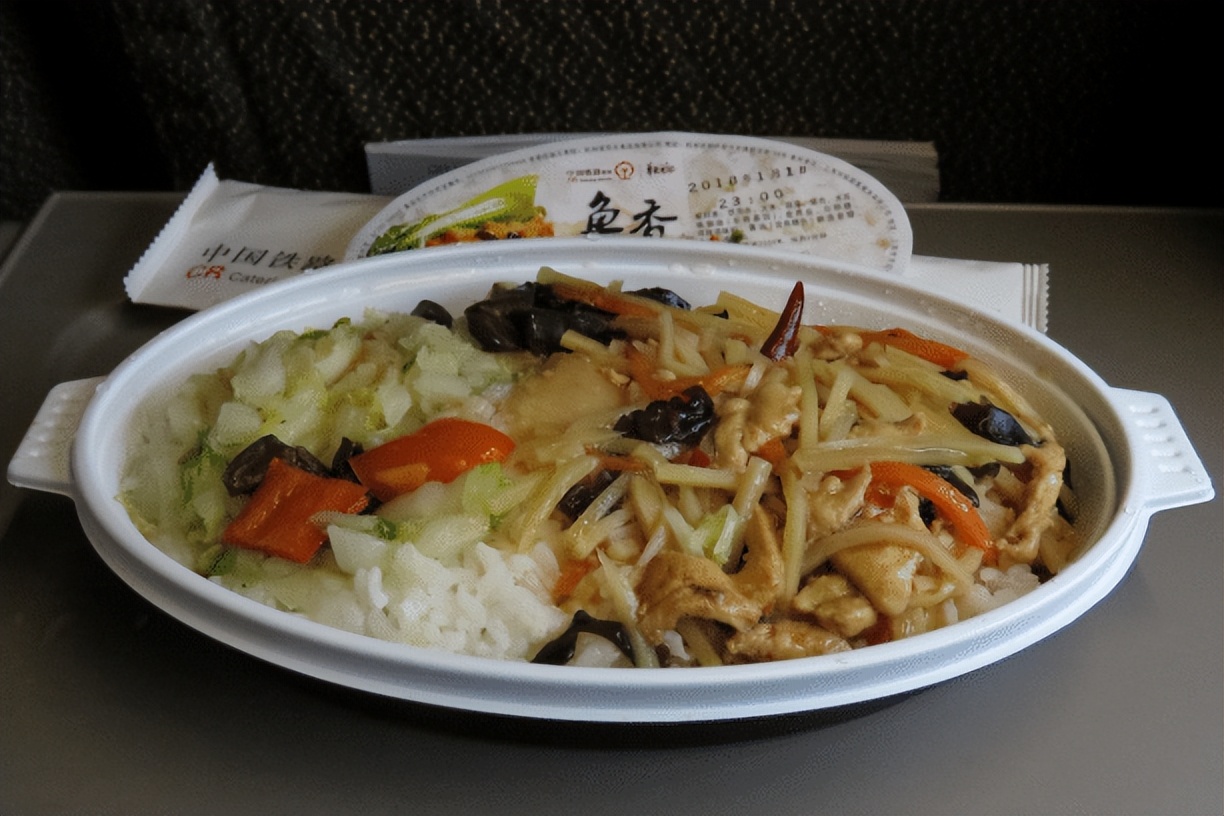 高铁盒饭真的很难吃吗,高铁盒饭68元贵吗