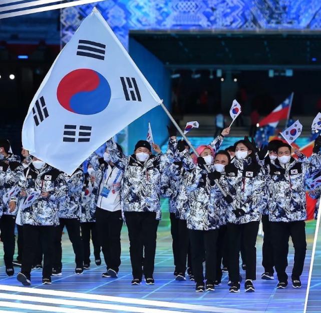 冬奥会开幕式羽绒服火出圈,冬奥会开幕式羽绒服大比拼