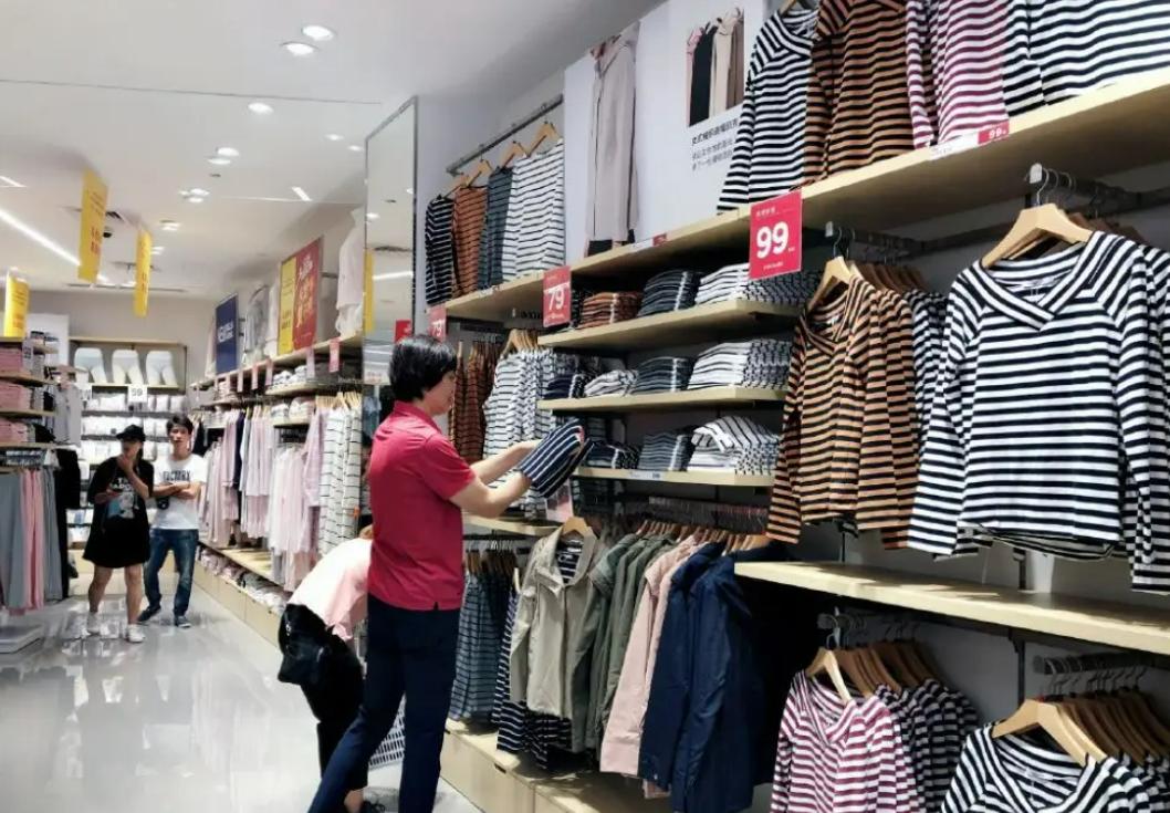 实体店一件衣服卖100元净赚多少,实体店一件衣服600网上才300