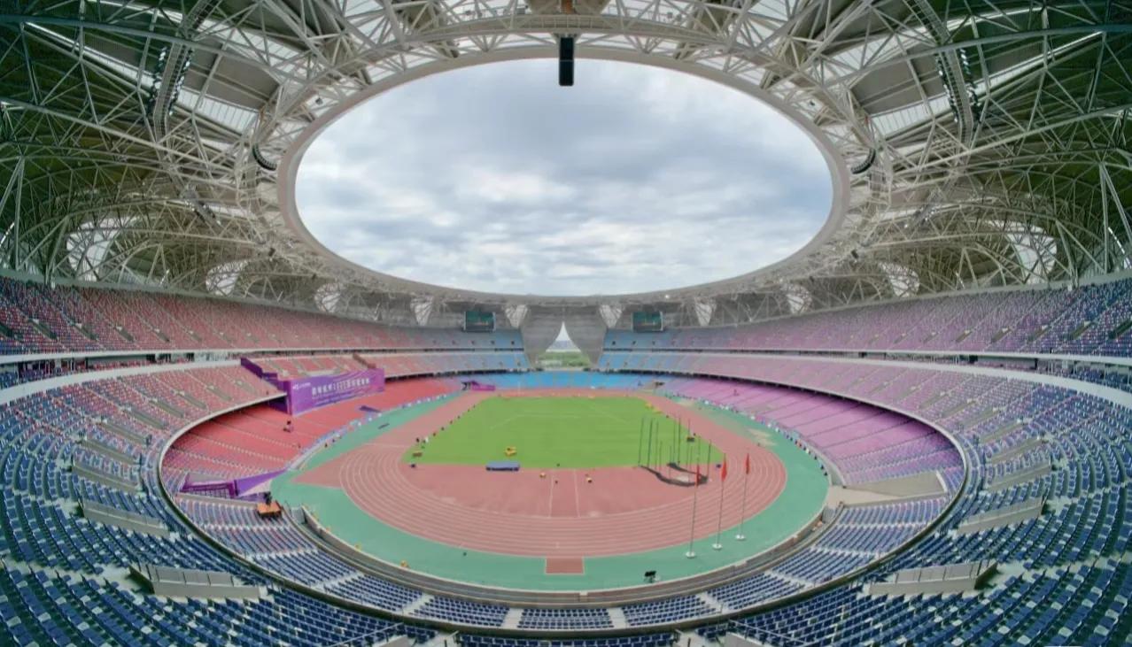 最大的体育场能容纳多少人,中国最大的体育场