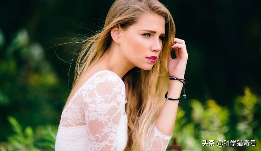 大量挪威女孩来中国，表面上是来旅游，实际上是为了来买假发