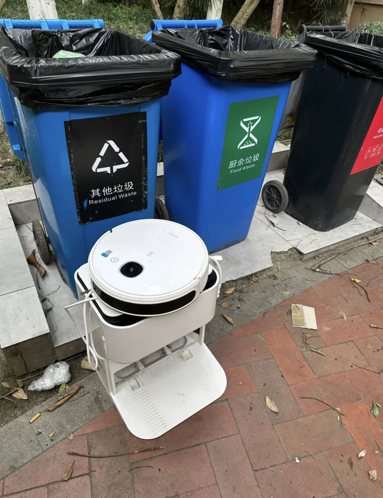 扫地机器人为什么会火,扫地机器人突然自毁了